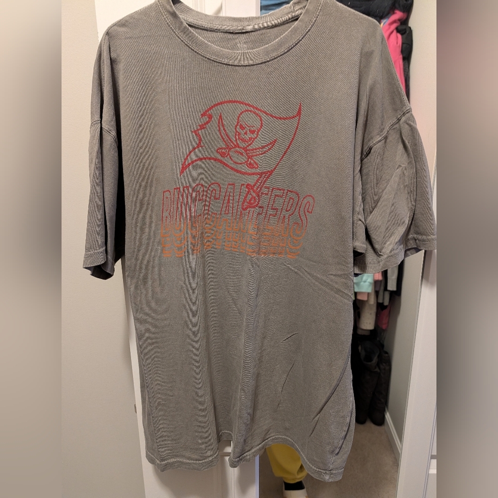 Junk Food Clothing Gray Buccaneers Graphic Tee